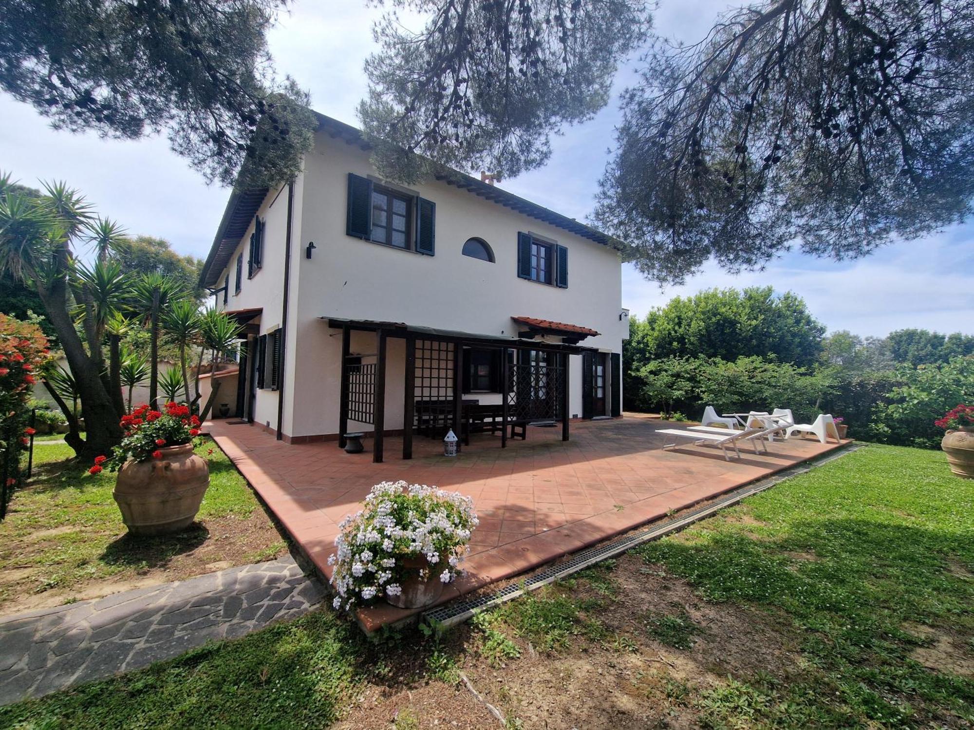 Campo Al Lupo Apartment Livorno Exterior photo